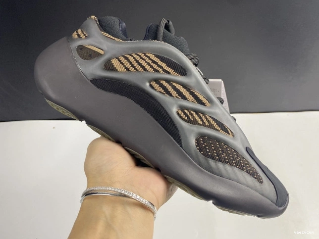 ADIDAS 700 YEEZY GY0189 V3 0915